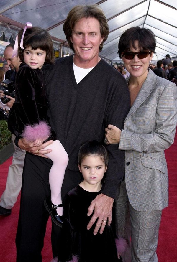 Kris dio la bienvenida a Kylie y Kendall con Caitlyn Jenner, vista aquí en 2000.AFP vía Getty Images