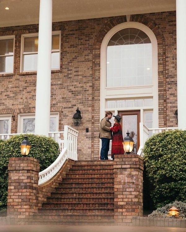 Lainey Wilson se comprometió con Devlin “Duck” Hodges.laineywilson/Instagram