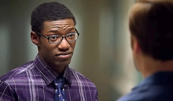 John Christian Love (visto arriba como Ernesto en “Better Call Saul”) reveló que ahora trabaja como repartidor de Amazon.AMC