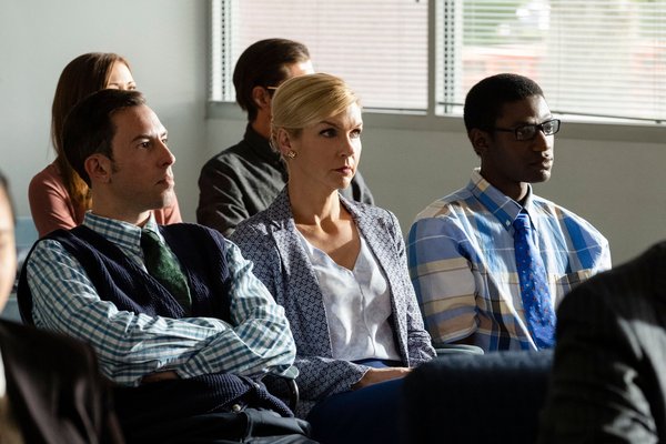 Love (fotografiado en una escena de “Better Call Saul” con Rhea Seehorn) también afirmó que su carrera como actor se ha “desacelerado”.Nicole Wilder/AMC/Sony/Kobal/Shutterstock