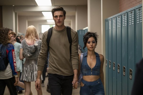 Nate, el personaje de Jacob Elordi (en la foto durante la primera temporada de “Euphoria” junto a Alexa Demie), era un deportista violento con problemas de ira.HBO
