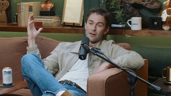 Chace Crawford reveló en un podcast reciente si salió con alguna de sus compañeras de reparto de "Gossip Girl".Experto desde el sillón con Dax Shepard