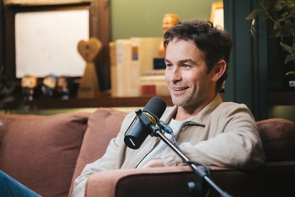 Sin embargo, Crawford afirmó que sí "conoció gente" a través del drama de CW.Experto desde el sillón con Dax Shepard