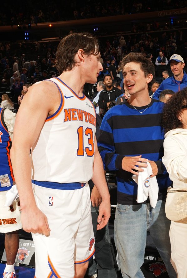 Chalamet no asistió a la Gala del Met y, en su lugar, presenció el partido entre los New York Knicks y los Philadelphia 76ers en el Madison Square Garden de Nueva York el lunes pasado.NBAE vía Getty Images