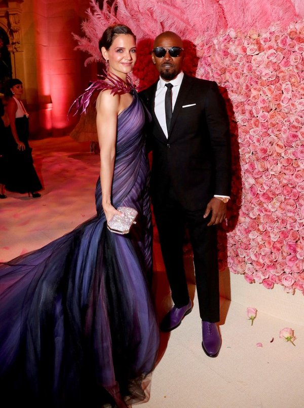Varias parejas de famosos han sido vinculadas a la llamada "maldición de la Met Gala", entre ellas Katie Holmes y Jamie Foxx (en la foto de arriba), quienes se separaron poco después de su debut.Getty Images para el Museo Metropolitano de Arte/Vogue