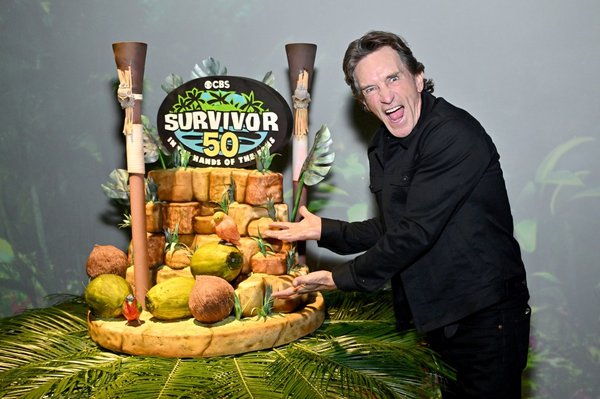 Jeff (a quien vemos aquí en febrero) está presentando actualmente la histórica temporada número 50 del reality show de CBS.Getty Images para CBS Broadcasting Inc.