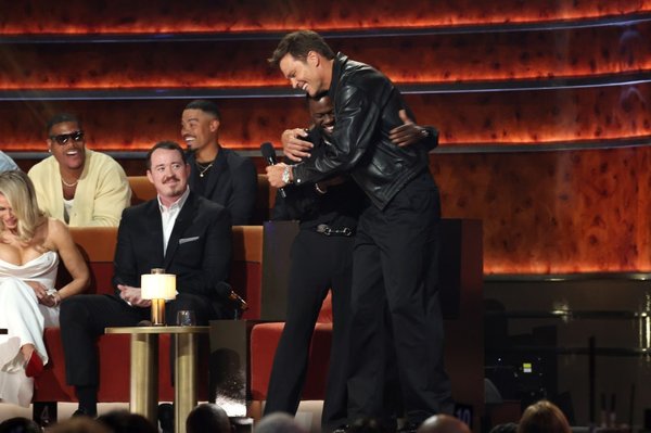 Hart, de 46 años, fue el anfitrión del especial de Netflix dedicado a Brady en 2024, y el quarterback apareció como invitado sorpresa para devolverle el favor.Getty Images para Netflix