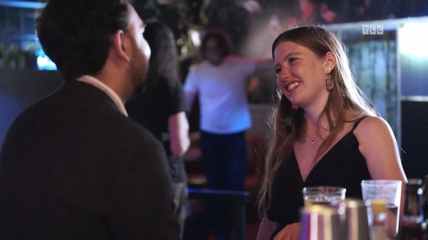 Más tarde, Catie le confiesa a Josh que todavía piensa a veces en sus exparejas sexuales.TLC