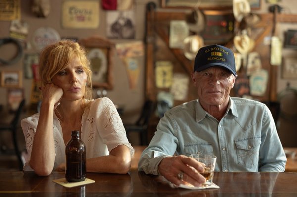 Ed Harris (en la foto con Reilly en “Dutton Ranch”) es una nueva incorporación al mundo de “Yellowstone”.Emerson Miller/Paramount+