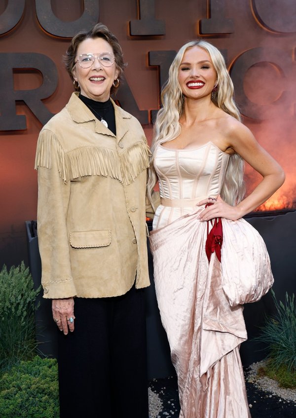 Annette Bening y Natalie Alyn Lind (en la foto, en el estreno de “Dutton Ranch”) interpretan personajes nuevos.WireImage