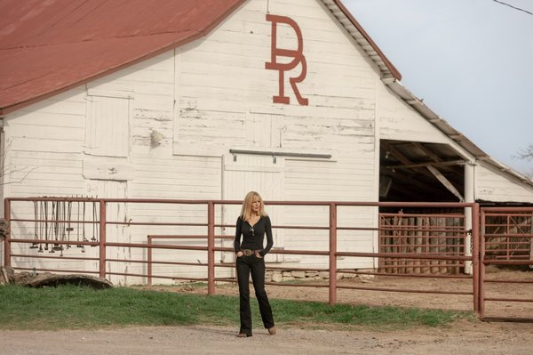 “Dutton Ranch” (en la foto con Reilly) es tan sutil como un mazo.Emerson Miller/Paramount+