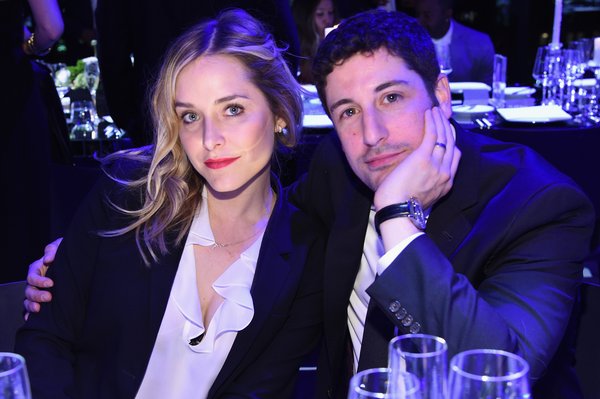 Jason Biggs y Jenny Mollen (fotografiados juntos arriba en 2016) se separaron después de 18 años de matrimonio.Getty Images para IWC