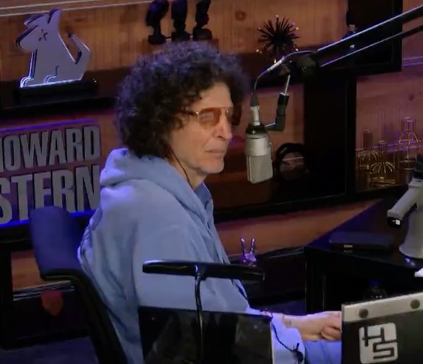 Howard señaló que el nuevo contrato le brinda mayor "flexibilidad" en su horario.@sternshow/X