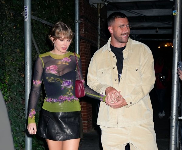 Según los informes, Taylor Swift está llamando a sus amigos para invitarlos personalmente a su próxima boda con Travis Kelce.Imágenes GC