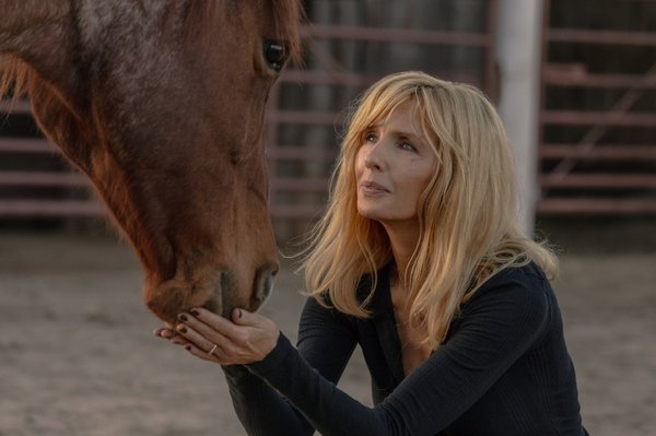En la nueva serie, Beth, el personaje de Reilly (en la foto de "Dutton Ranch"), se muda a Texas.Emerson Miller/Paramount+