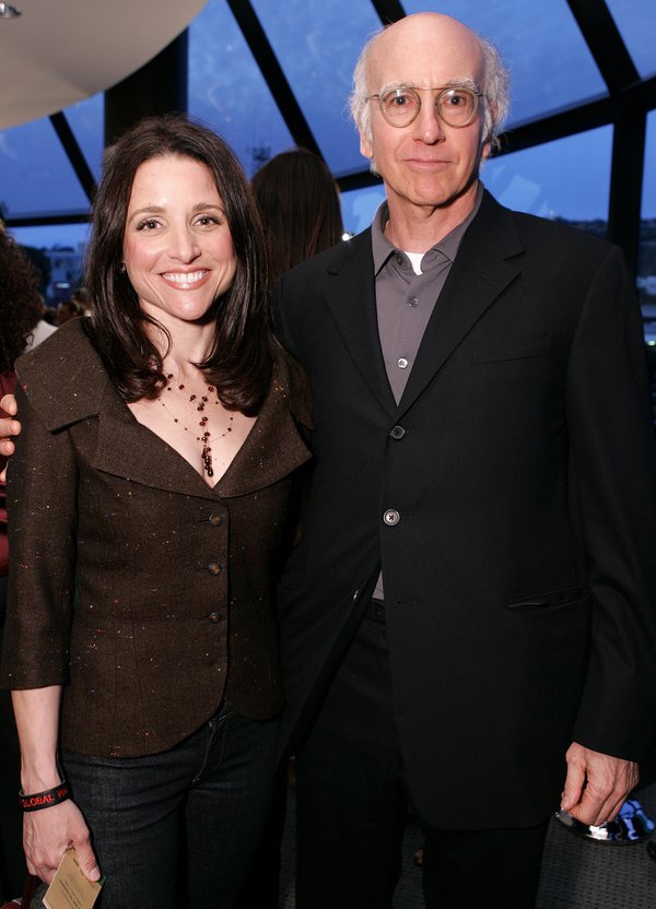 Julia Louis-Dreyfus contó que Larry David (en la foto juntos en 2006) tuvo un altercado con ejecutivos de la productora Castle Rock Entertainment durante el rodaje de la segunda temporada de "Seinfeld".WireImage
