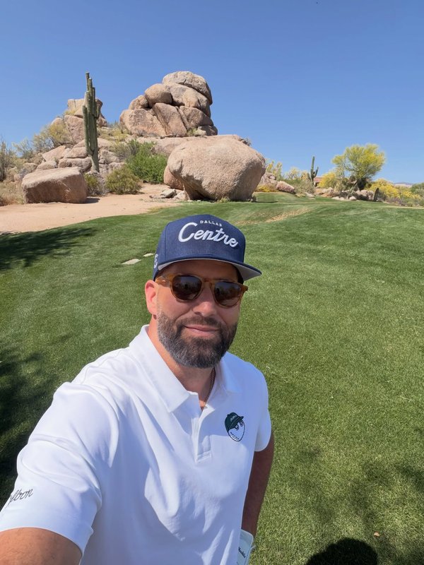 Chase Daniel (cuya foto aparece arriba en una publicación en redes sociales), antiguo copresentador del podcast de Dianna Russini, habló sobre el polémico escándalo fotográfico en el que participó junto a Mike Vrabel.Instagram/Chase Daniel