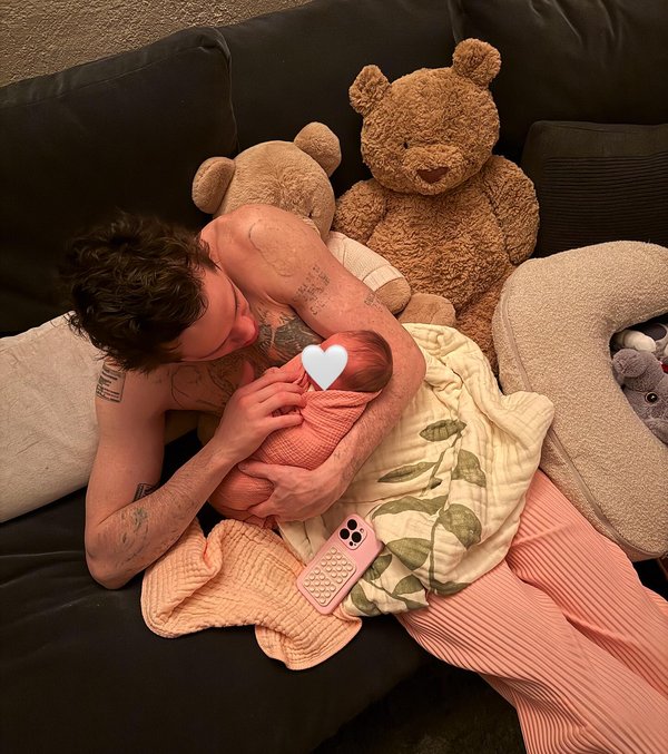 Davidson, a quien se ve en la foto de arriba en una publicación en redes sociales junto a su hija Scottie, dijo en una ocasión que es "sin duda un hombre de familia".Elsie Hewitt/ Instagram