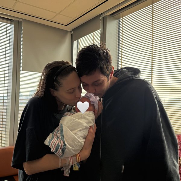 La pareja, a la que se ve aquí con su hija, se mudó a Brooklyn antes de su separación.Instagram/@elsie