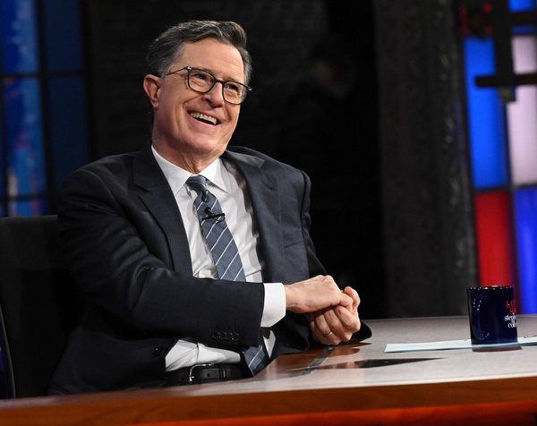Stephen Colbert (en la foto, en mayo de 2026) gana 15 millones de dólares por "The Late Show" tras recibir un aumento considerable de sueldo por parte de CBS en 2019. Su patrimonio neto se estima en 75 millones de dólares.Scott Kowalchyk /CBS
