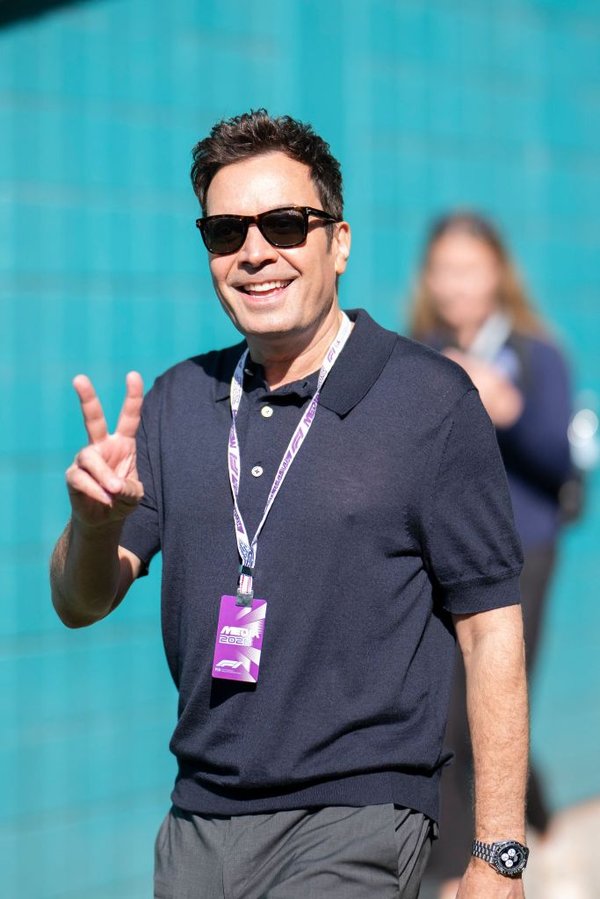 El humorista (en la foto, durante el Gran Premio de Fórmula 1 de Miami de 2026) saltó a la fama en "SNL" y consiguió su trabajo como presentador en 2014.Blondet Eliot/ABACA/Shutterstock