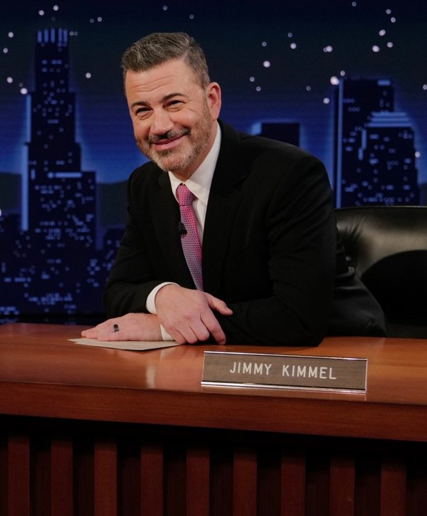 Jimmy Kimmel (visto en enero de 2026) tiene un patrimonio neto estimado de 50 millones de dólares y un salario anual de 16 millones de dólares por “Live!”.Disney vía Getty Images