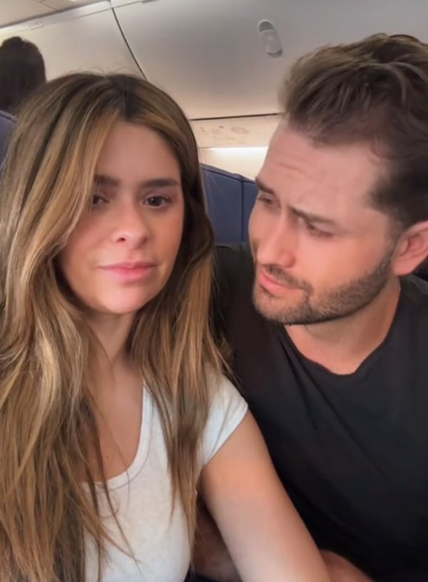 Paul (en la foto de arriba con Mortensen) dijo que Mortensen la manipuló psicológicamente para que se quedara con él y admitió que es "retorcido" que ella le permitiera salirse con la suya durante tanto tiempo.TikTok/@dakotamortensen