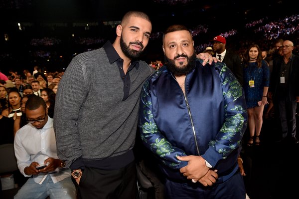 En un ataque contra DJ Khaled, Drake criticó al rapero por no unirse a él en su apoyo a Palestina (en la imagen superior se ve a Drake y DJ Khaled en los Billboard Music Awards de 2017).Kevin Mazur/BBMA2017