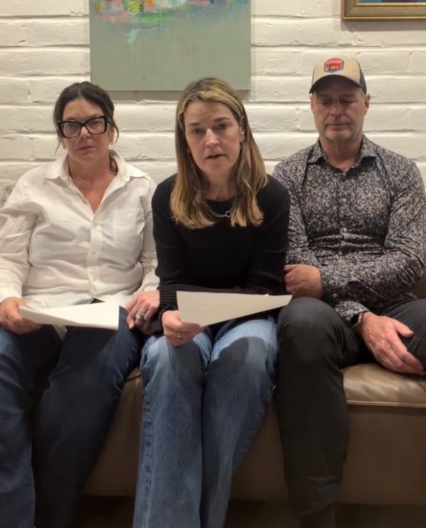 Savannah, junto con sus hermanos Annie (izquierda) y Camron (derecha), hizo una declaración sobre la desaparición de su madre Nancy a través de la cuenta de Instagram de Savannah el 4 de febrero, tres días después de que se denunciara la desaparición de su madre, Nancy.Instagram / Savannah Guthrie