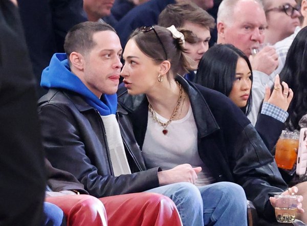 Pete Davidson y Elsie Hewitt (fotografiados aquí en abril de 2025) han dado por terminada su relación y no tienen planes de reconciliarse, según una fuente que habló con Flash de Fama.JASON SZENES/NY POST