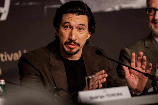 “No tengo nada que comentar al respecto. Me lo guardo todo para mi libro”, bromeó el actor (visto arriba en la rueda de prensa), según Variety.Imágenes de Getty