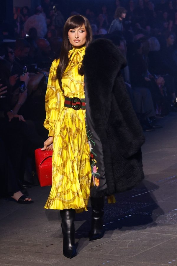 Entre las celebridades que presenciaron su desfile desde el público se encontraban Lindsay Lohan, Shawn Mendes, Mariah Carey y Kim Kardashian.Imágenes de Getty