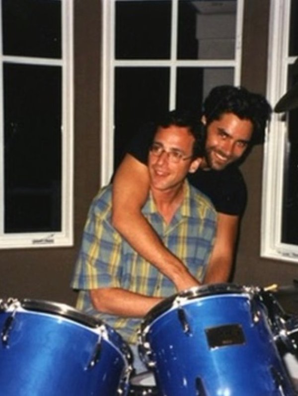 Una foto antigua de Stamos con los brazos alrededor de Saget.John Stamos / Instagram