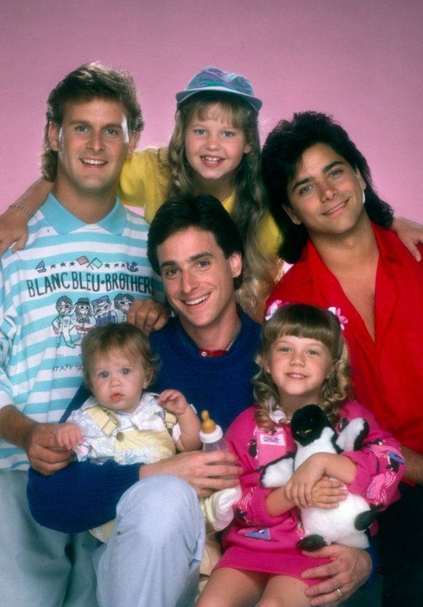 El reparto de “Full House” incluye a Dave Coulier, Candace Cameron, John Stamos, Jodie Sweetin, Bob Saget y Ashley y Mary-Kate Olsen.Cortesía de Everett Collection