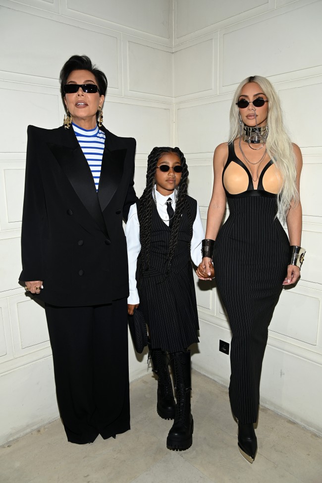 Kris Jenner tambien asistio con su hija y su nieta aunque se salto las joyas faciales