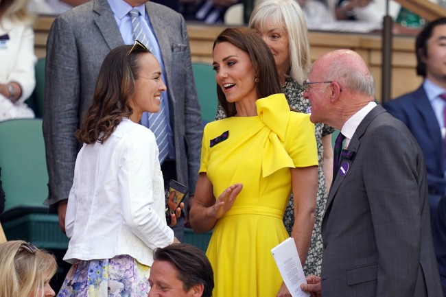 Middleton habla con Martina Hingis y el presidente de AELTC Ian Hewitt