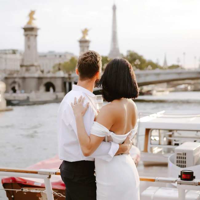Una foto de Nikki Bella y Artem Chigvintsev en Paris