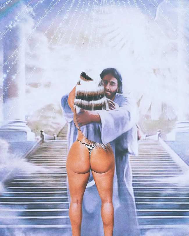 ODay se burlo de que fue al cielo con esta foto de ella abrazando una figura parecida a Jesus mientras estaba en bikini