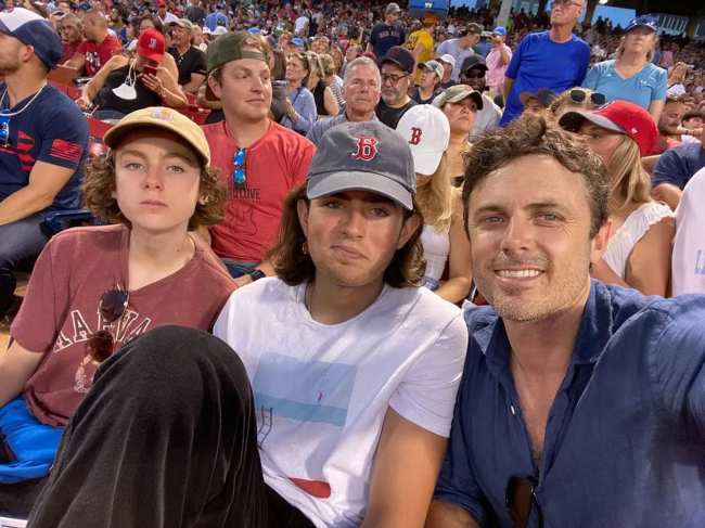 Casey Affleck e hijos Indiana y Atticus