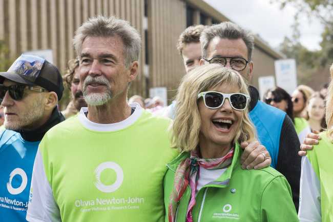 El esposo de NewtonJohn John Easterling estuvo a su lado durante su batalla contra el cancer