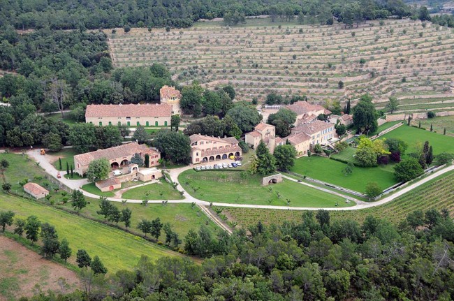 La bodega Chateau Miraval tiene su sede en Correns Francia finca del mismo nombre