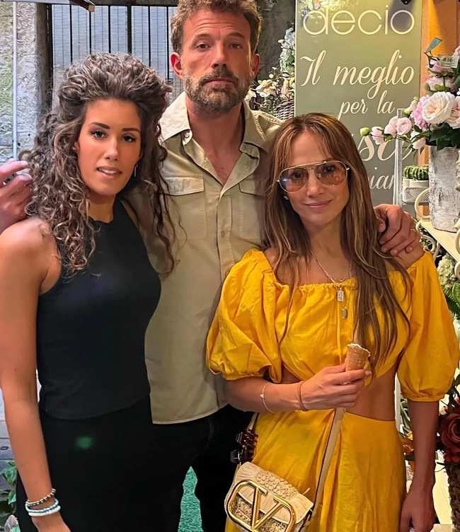 Jennifer Lopez y Ben Affleck fueron de compras a una tienda de articulos para el hogar en la ciudad de Menaggio el miercoles