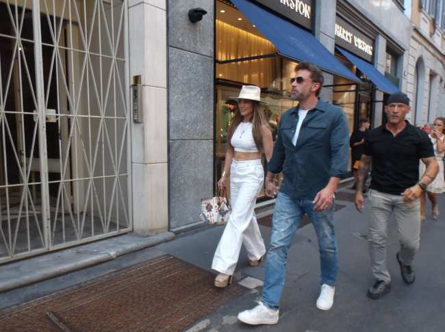 Jennifer Lopez y Ben Affleck se fueron de compras de lujo durante su luna de miel en Italia