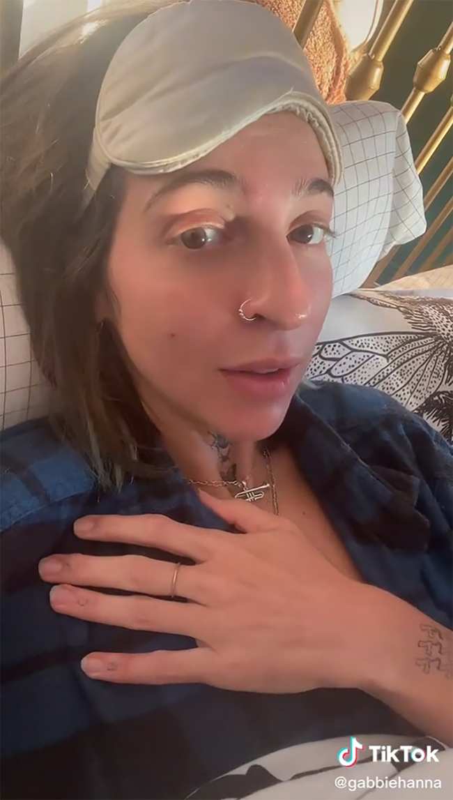 La estrella de TikTok Gabbie Hanna confirmo que la policia llego a su casa despues de que ella publicara una serie de videos desgarradores