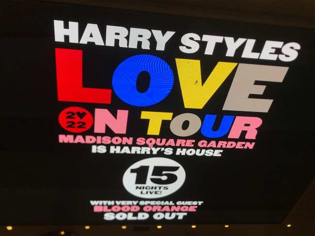 Madison Square Garden es la casa de Harry se lee en los letreros en todo el lugar