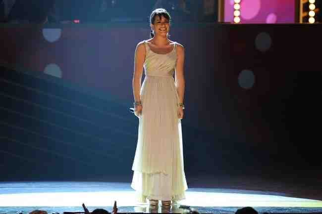 El personaje de Michele en Glee interpreto la exitosa cancion en la primera temporada