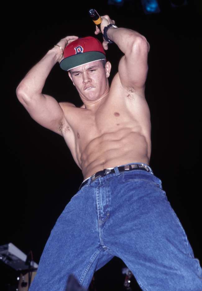 El estilo caracteristico de Wahlberg le valio un trato con Calvin Klein en la decada de 1990
