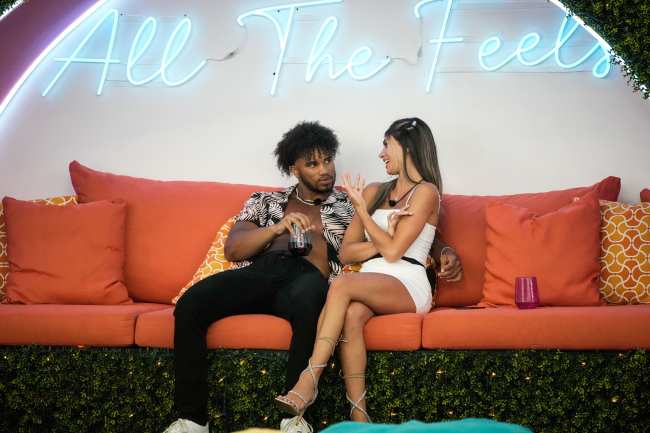 Las estrellas de Love Island USA Chazz Bryant y Bella Barbaro detallan su conexion posterior al espectaculo en entrevistas exclusivas con Page Six
