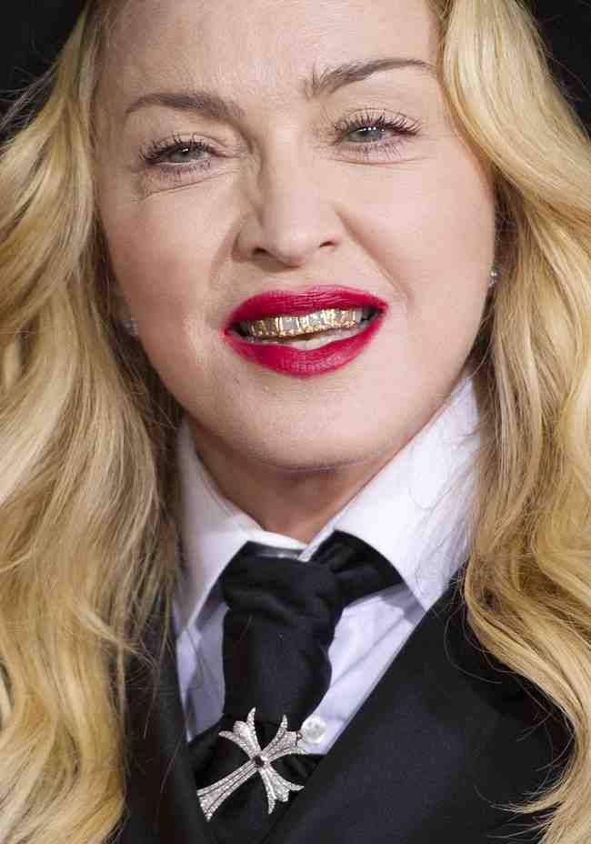 Madonna agrego este conjunto con incrustaciones de diamantes a su coleccion en 2013