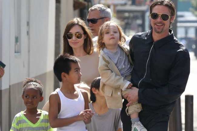 Brad Pitt Angelina Jolie y sus hijos